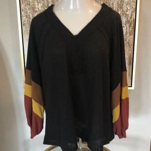 ANDREE BY UNIT LONG SLEEVE V-NECK BLACK AND MULTI COLOR TOP